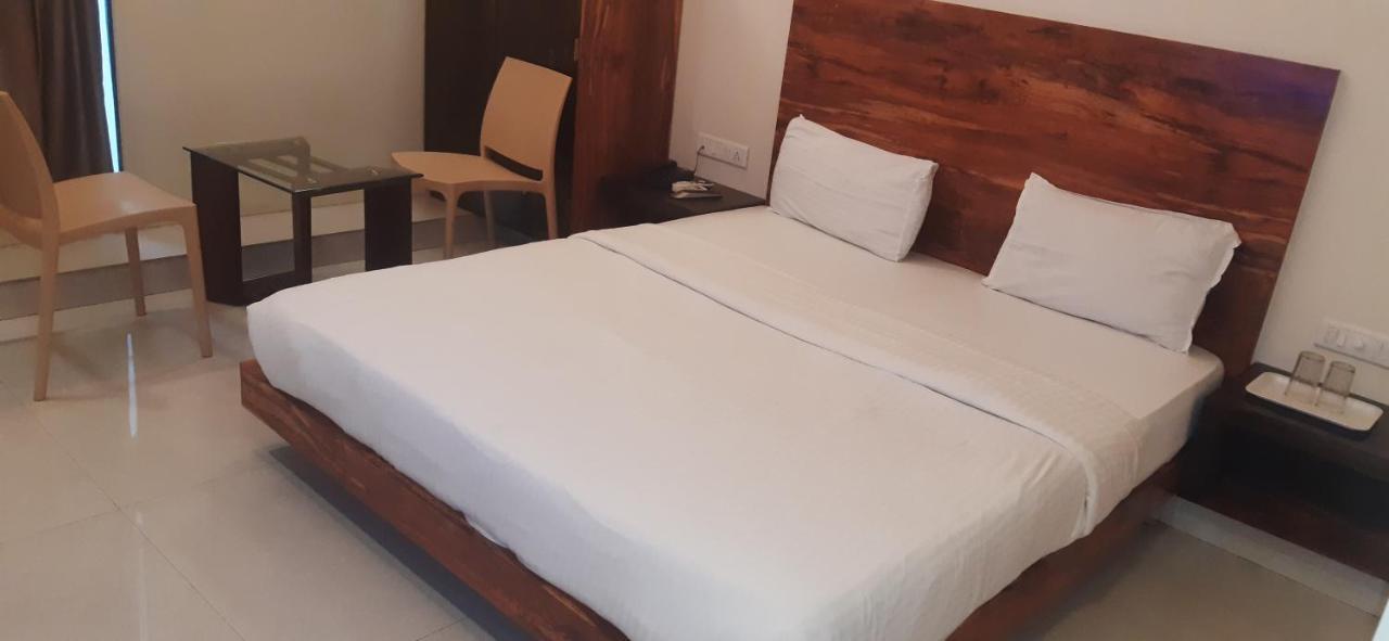 Hotel Sai Comforts Bapane Luaran gambar