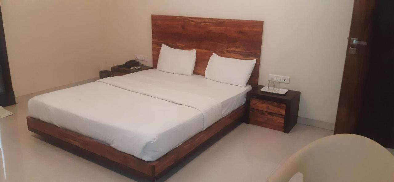 Hotel Sai Comforts Bapane Luaran gambar