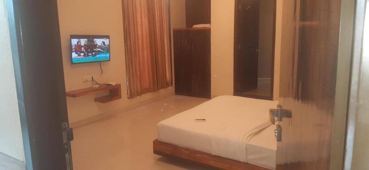 Hotel Sai Comforts Bapane Luaran gambar
